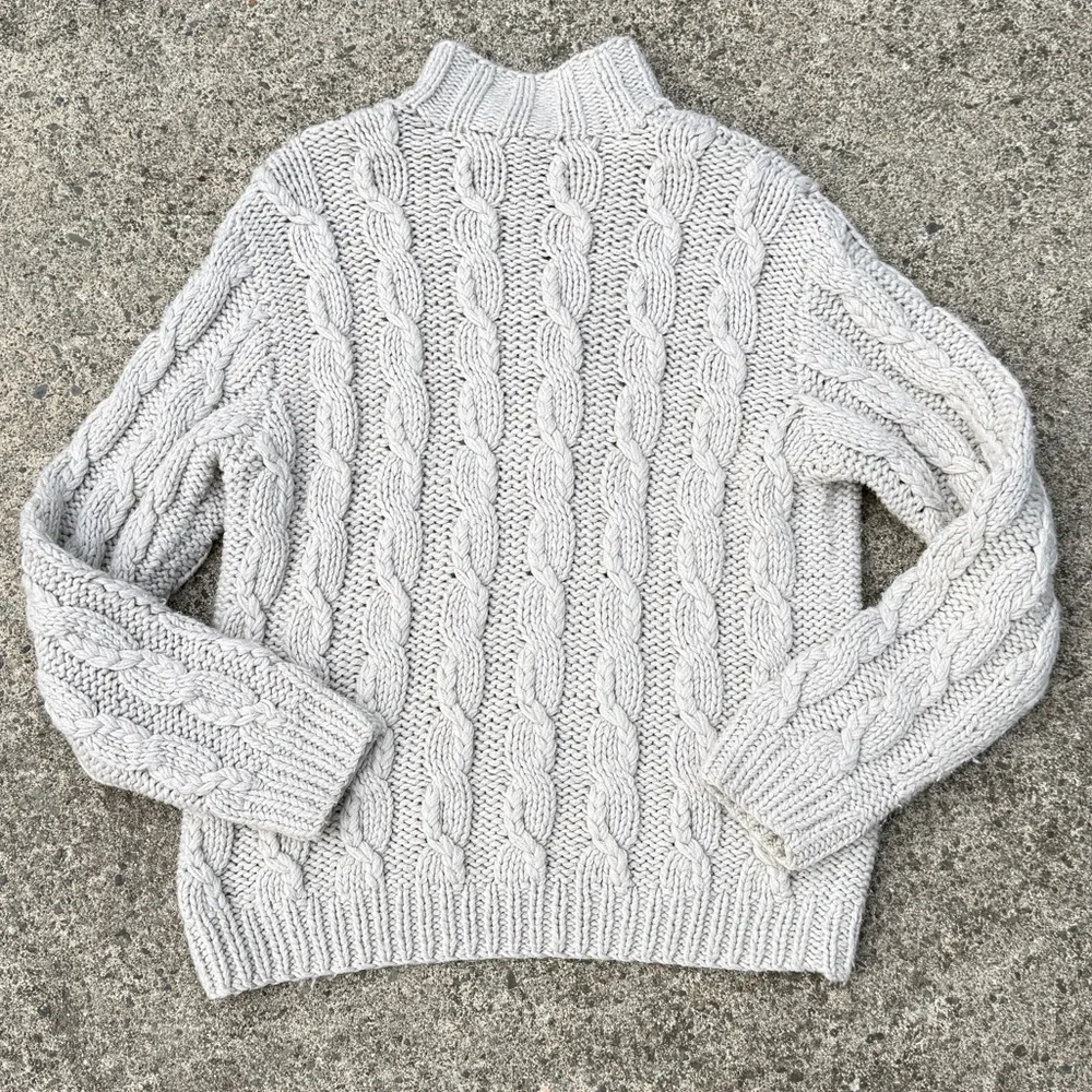 Club Monaco Cable Knit Quarter Neck -Button Sweater – Light Gray – Size L